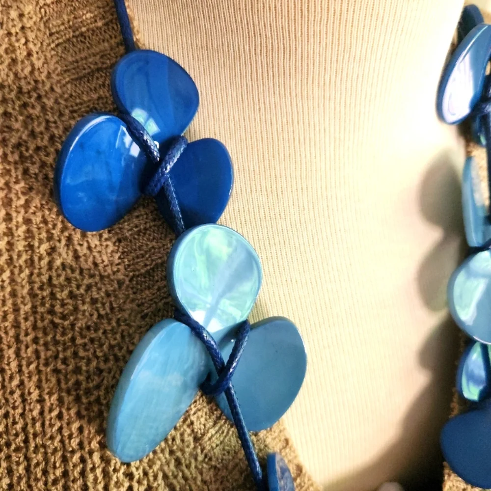 🌊Blue Acrylic Free Form necklace -Metal Free💙 - Picture 8 of 16